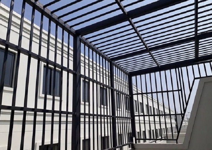 Thi công khung sắt bảo vệ nhà ở , công trình